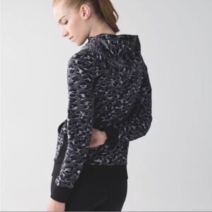 Lululemon Scuba Hoodie III Cheetah Print Full Zip Grey Black Athleisure Size 8